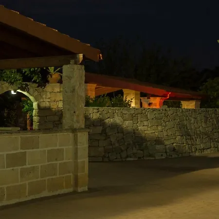 La Seta Rossa לינה וארוחת בוקר 3*